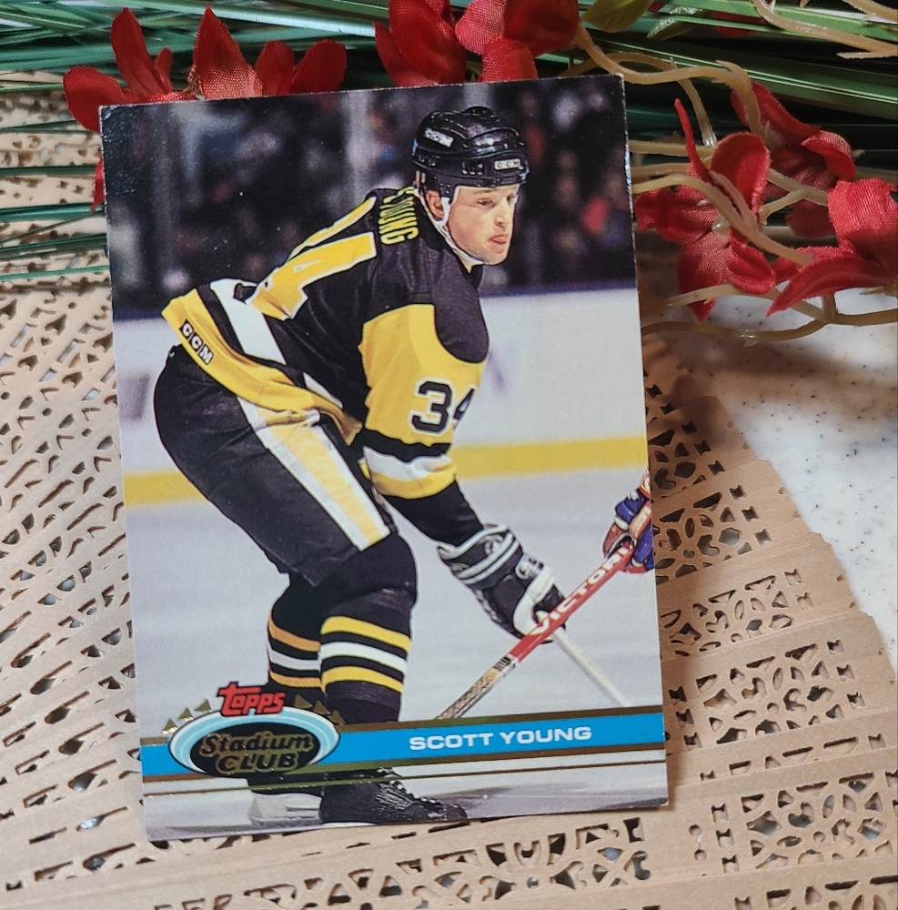 Pittsburfh Penguins ROOKIE CARD SCOTT YOUNG